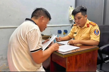 Xử phạt tài xế lùi xe, rẽ ẩu ở TPHCM