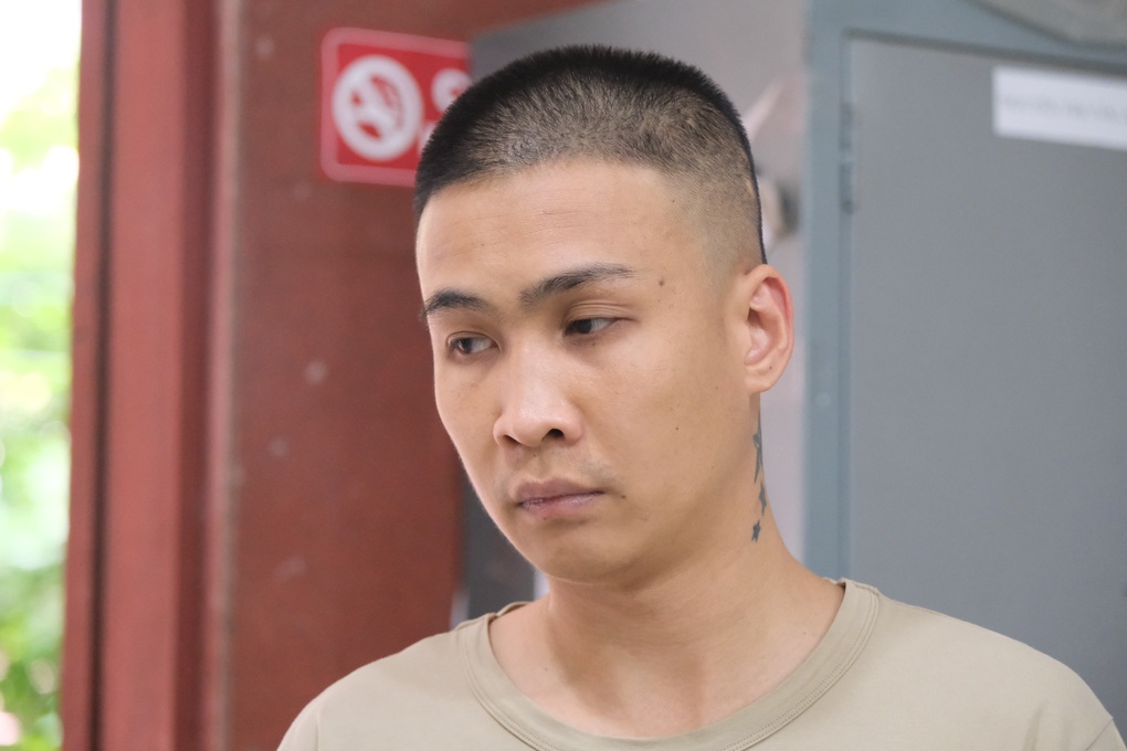 Khởi tố người lái xe máy có độ cồn, đâm CSGT bị thương - 1 Khởi tố người lái xe máy có độ cồn, đâm CSGT bị thương - 1