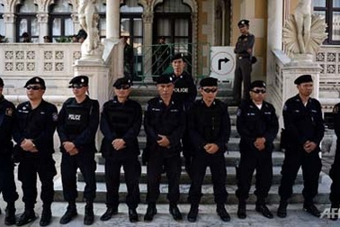Thái Lan: Người biểu tình cắt điện, nước của trụ sở chính phủ