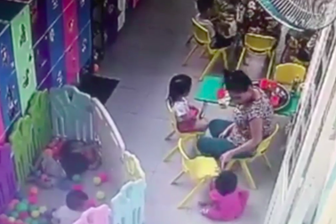 TPHCM báo cáo với Bộ GD-ĐT về vụ bảo mẫu tát trẻ túi bụi