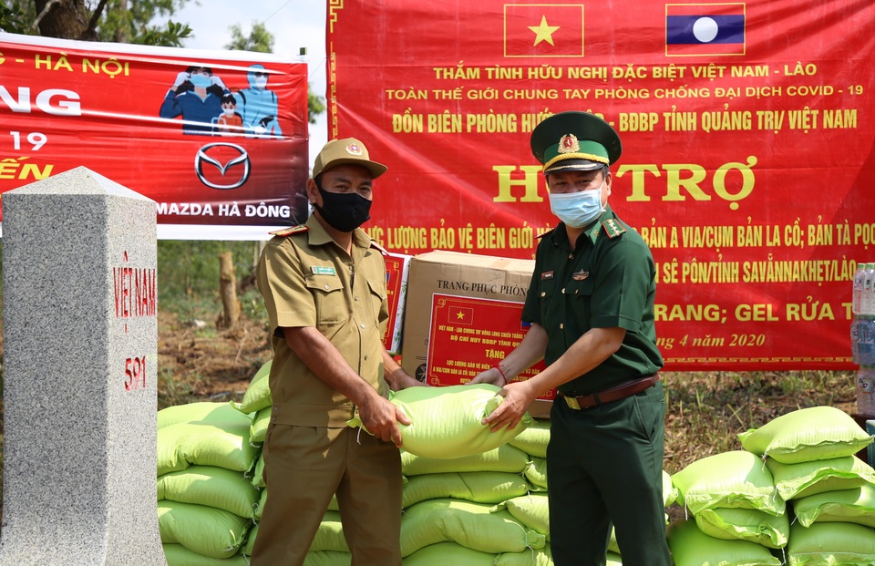 Nghĩa tình lực lượng bảo vệ biên giới Việt – Lào giữa đại dịch Covid-19 - 3 Nghĩa tình lực lượng bảo vệ biên giới Việt – Lào giữa đại dịch Covid-19 - 3