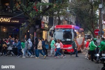 Hà Nội cấm ô tô 16 chỗ vào phố cổ: Du khách, người dân cần lưu ý gì?