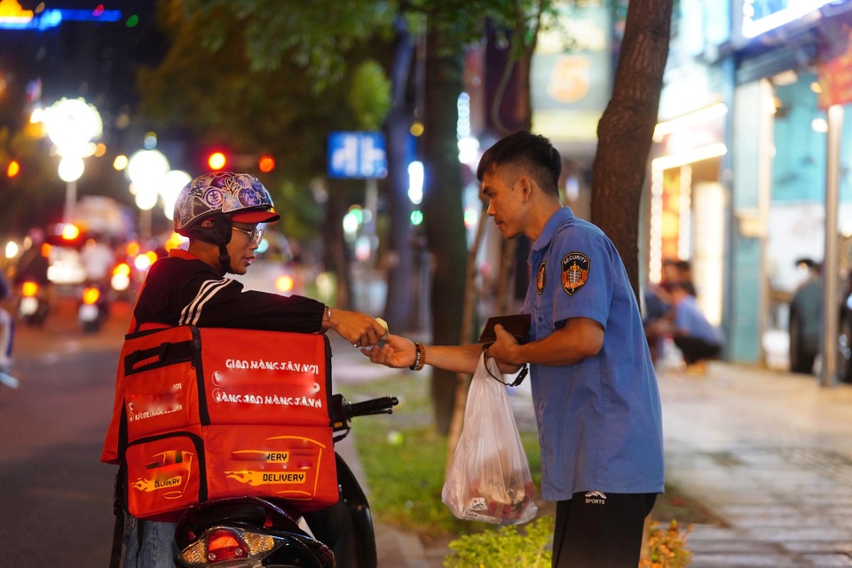 Giao thừa với những người không có tết - 1 Giao thừa với những người không có tết - 1
