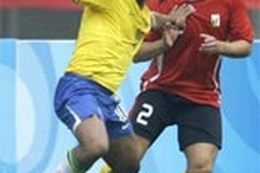 Brazil khởi đầu “chật vật”, Italia gây ấn tượng mạnh