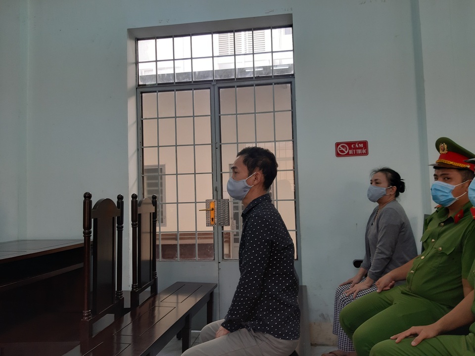 “Trùm” móc túi trên xe buýt lãnh án - 1 “Trùm” móc túi trên xe buýt lãnh án - 1