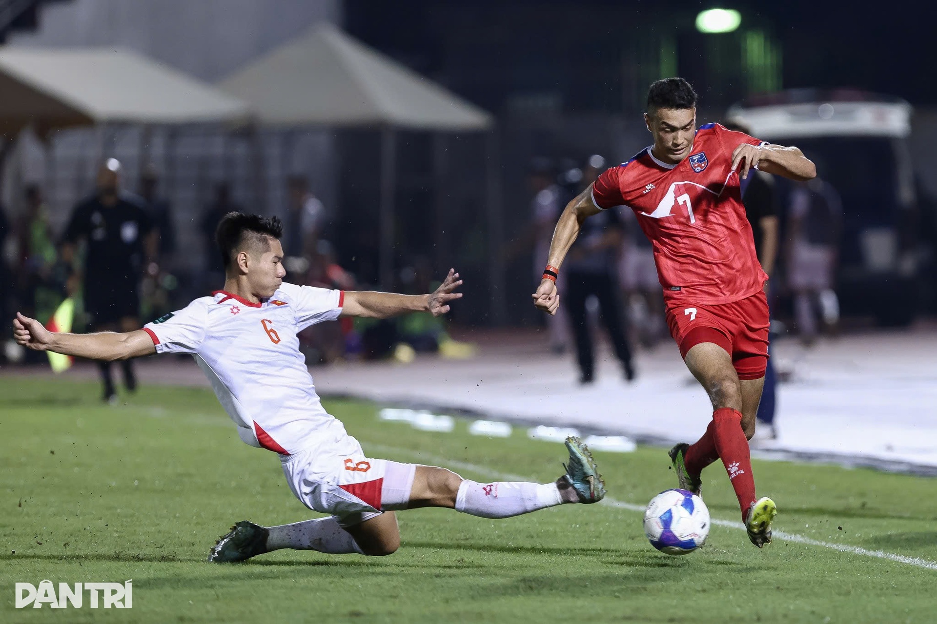 Tuyển Việt Nam hoàn tất cú đúp thắng Nepal nhờ pha phản lưới của đối thủ - 12 Tuyển Việt Nam hoàn tất cú đúp thắng Nepal nhờ pha phản lưới của đối thủ - 12