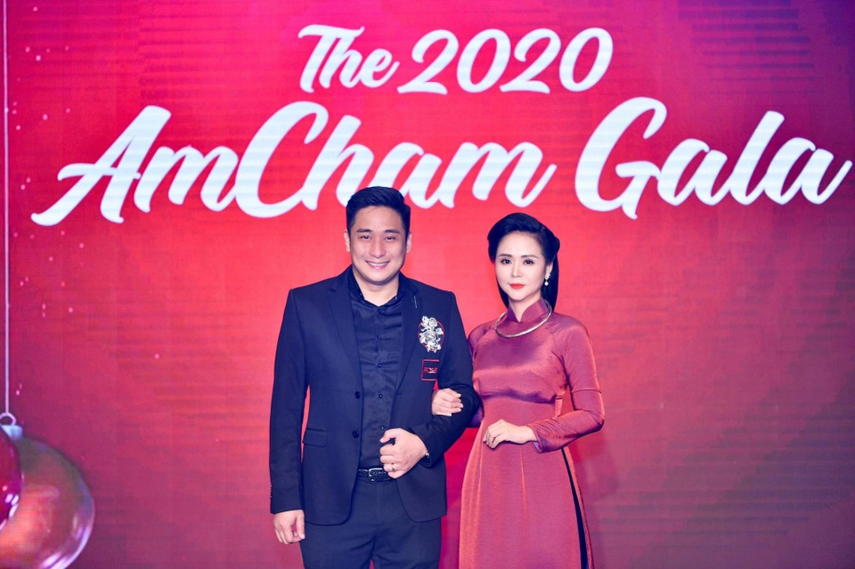 Minh Tiệp làm đạo diễn, bà xã Thùy Dương là vedette - 2 Minh Tiệp làm đạo diễn, bà xã Thùy Dương là vedette - 2