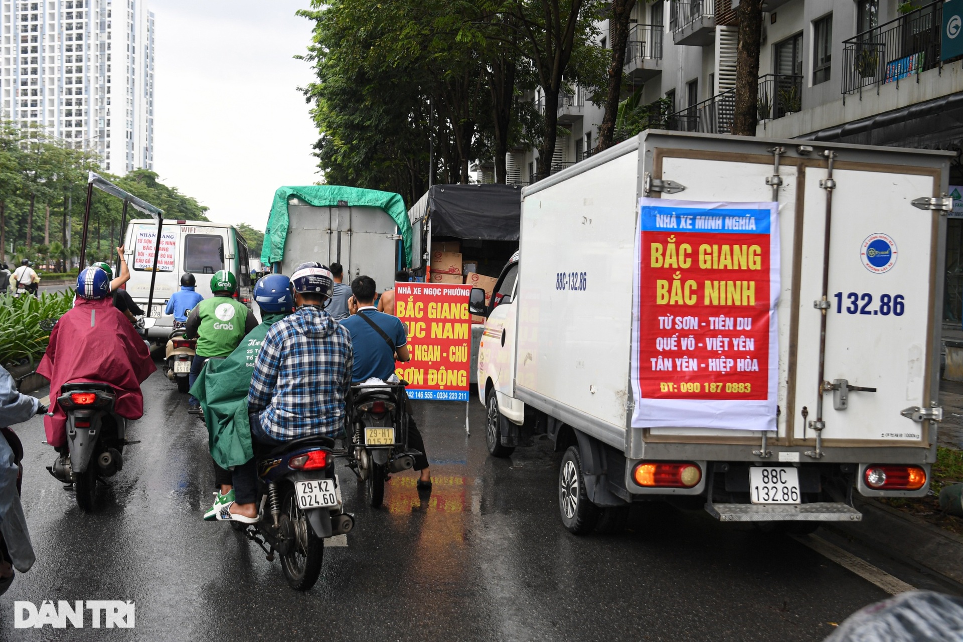 Đại lộ nghìn tỷ ở Hà Nội biến thành bến xe tải - 11 Đại lộ nghìn tỷ ở Hà Nội biến thành bến xe tải - 11