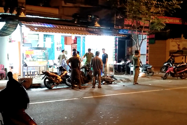 Gần 10 thanh niên ẩu đả kinh hoàng trong quán hủ tiếu