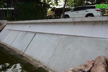 Cận cảnh khối bê tông nặng 2 tấn, dài 1m thí điểm kè hồ Gươm