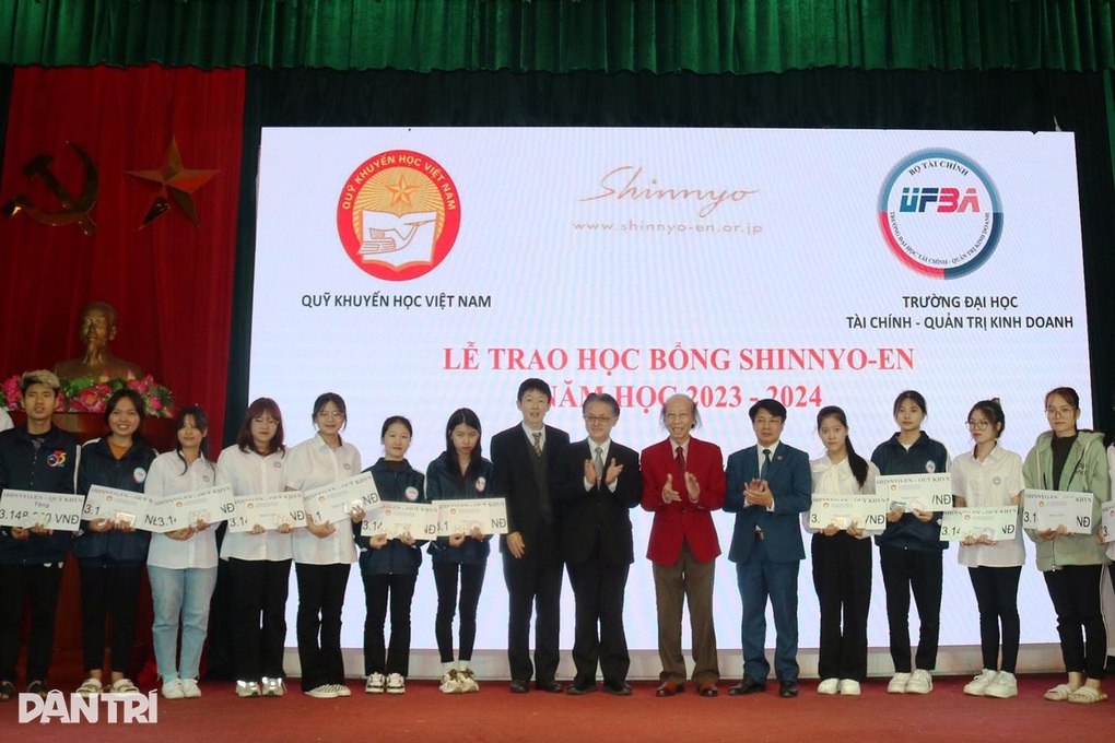 Trao 88 suất học bổng Shinnyo-en tới sinh viên, học sinh Hưng Yên, Nam Định - 1 Trao 88 suất học bổng Shinnyo-en tới sinh viên, học sinh Hưng Yên, Nam Định - 1