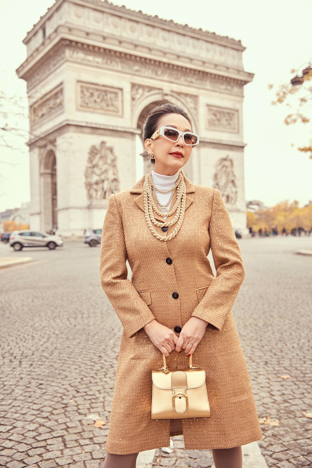 Tuổi 60 của nữ hoàng ảnh lịch Diễm My: Dát hàng hiệu dạo chơi Paris - 10 Tuổi 60 của nữ hoàng ảnh lịch Diễm My: Dát hàng hiệu dạo chơi Paris - 10