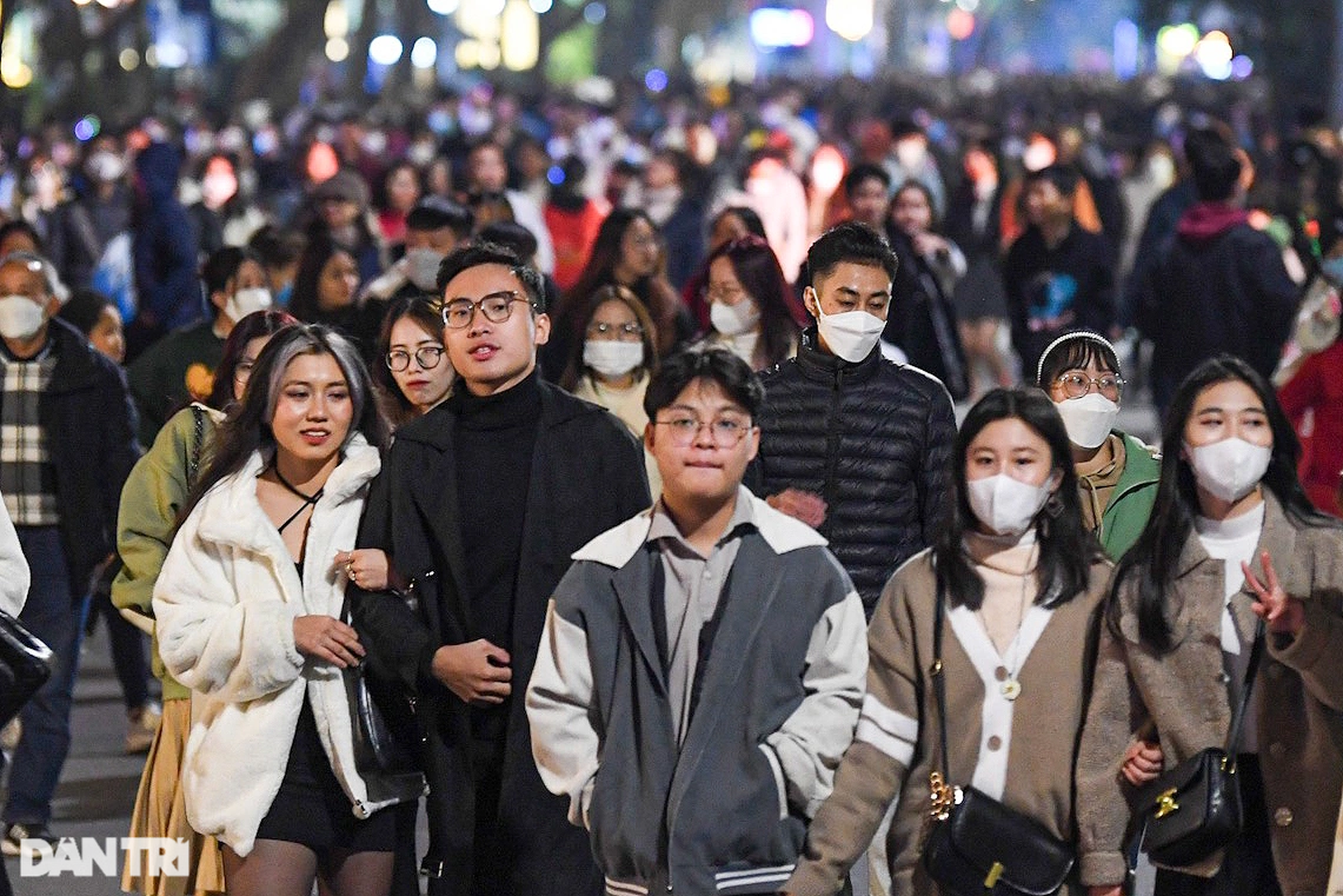 Không khí người dân vui tươi, hứng khởi đón năm mới 2023 trên khắp cả nước - 12 Không khí người dân vui tươi, hứng khởi đón năm mới 2023 trên khắp cả nước - 12