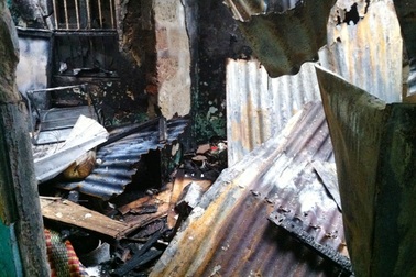 2 ngôi nhà cùng nhiều tài sản bị thiêu rụi lúc rạng sáng