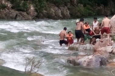 Phó Hạt trưởng khu bảo tồn thoát chết sau 10 ngày kẹt giữa rừng sâu