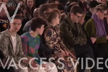 David Beckham đưa các con đi xem buổi trình diễn thời trang