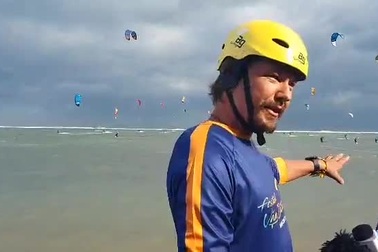 Vận động viên Manuel (Phần Lan) ngỡ ngàng trước vẻ đẹp của bãi biển Ninh Chữ