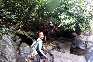 Bỏ lương 1.5 tỷ, cặp đôi xách ba lô khám phá thế giới