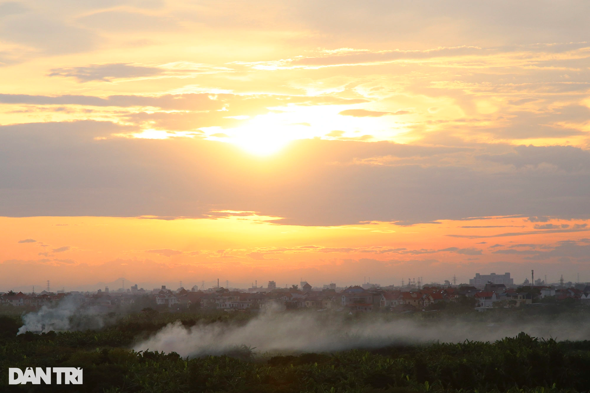 Ngắm những buổi hoàng hôn rực rỡ trên sông Hồng - 13 Ngắm những buổi hoàng hôn rực rỡ trên sông Hồng - 13