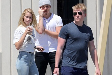 Brooklyn Beckham lại có bạn gái mới