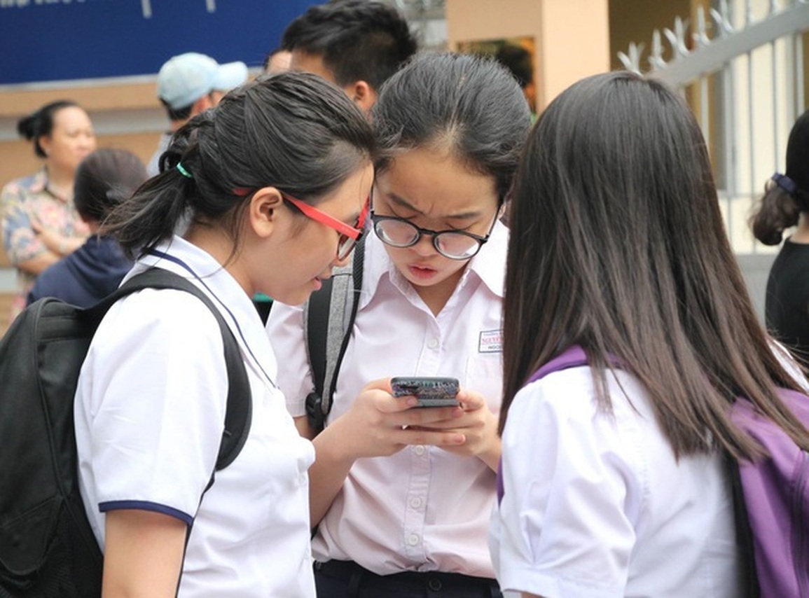 Nhiều trẻ như biến thành người khác khi dậy thì: Phụ huynh cần làm gì? - 1 Nhiều trẻ như biến thành người khác khi dậy thì: Phụ huynh cần làm gì? - 1