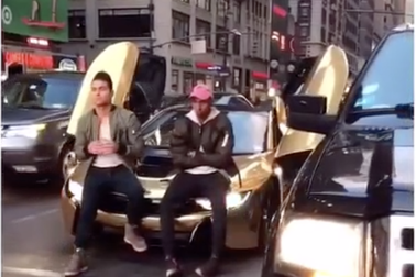 Top clip "hot" trong tuần: "Tạo dáng khoe siêu xe và cái kết bất ngờ"