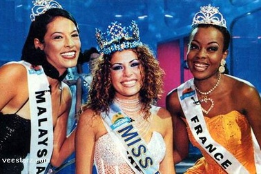 Hành trình bảo vệ phụ nữ của một hoa hậu thế giới từng bị cưỡng bức