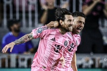 Lionel Messi hóa siêu nhân, Inter Miami thoát hiểm lọt vào bán kết