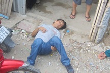 Xem bắt đánh bạc, một người bị bắn vào đùi