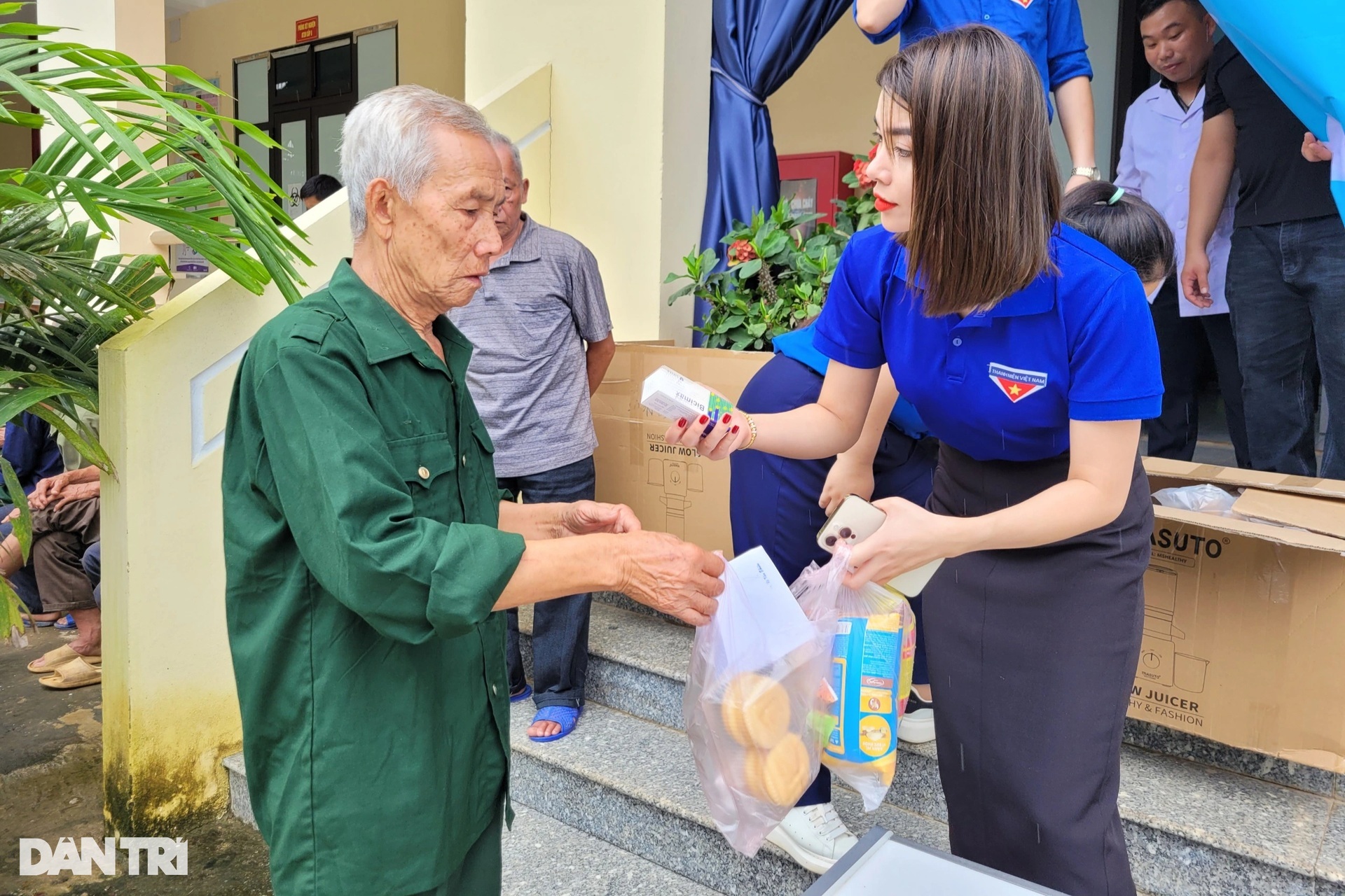 Hành trình khám bệnh, tri ân người có công dịp 27/7 của Dân trí - 6 Hành trình khám bệnh, tri ân người có công dịp 27/7 của Dân trí - 6
