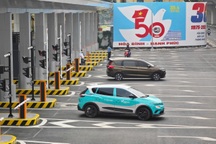 Viễn cảnh shipper chạy xe điện, phân vùng hạn chế xe xăng tại TPHCM