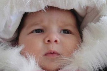 Mùa đông, trẻ đi ra ngoài nên mang gì?