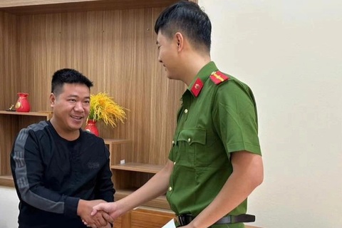 Người đàn ông ở Phú Thọ nhận lại 100 triệu đồng chuyển nhầm