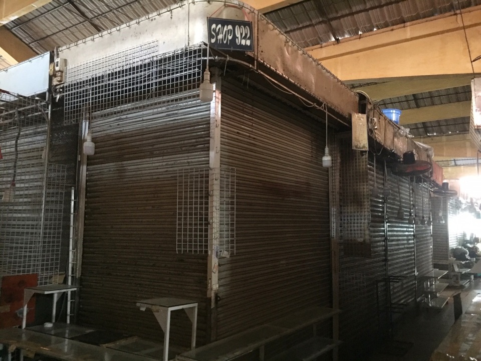 Hàng loạt quầy, sạp tại chợ Bến Thành vẫn “cửa đóng, then cài” vì ế khách - 8 Hàng loạt quầy, sạp tại chợ Bến Thành vẫn “cửa đóng, then cài” vì ế khách - 8
