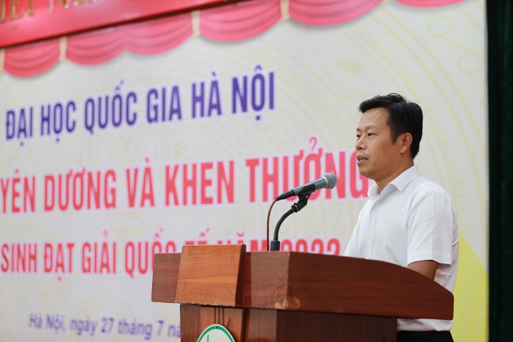 Tuyên dương và khen thưởng học sinh đạt giải quốc tế năm 2022 - 2