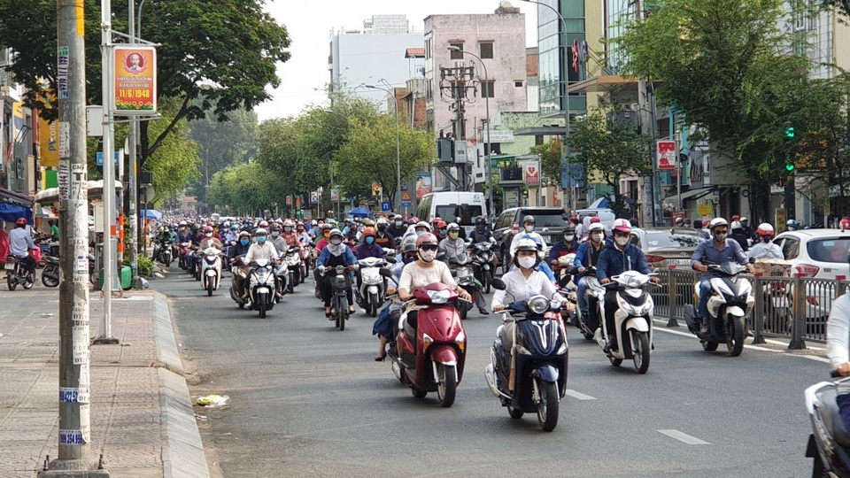 Sài Gòn ngày đầu nới lỏng cách ly - 2 Sài Gòn ngày đầu nới lỏng cách ly - 2