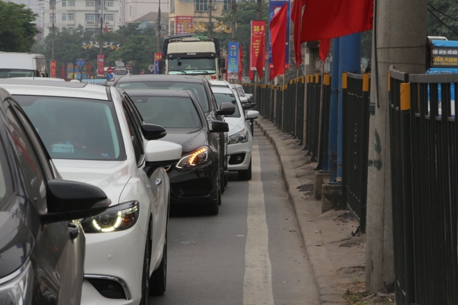 Ngày đầu nghỉ lễ: Nhiều tuyến đường cửa ngõ thủ đô ùn tắc từ sáng đến trưa - 8 Ngày đầu nghỉ lễ: Nhiều tuyến đường cửa ngõ thủ đô ùn tắc từ sáng đến trưa - 8