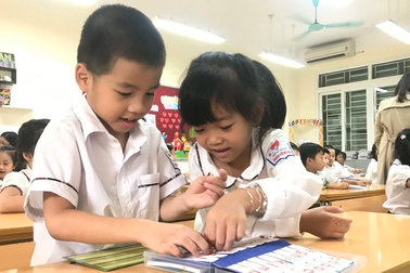 Đầu năm học, mẹ đóng các loại phí cho ba đứa con hết... một chiếc xe Vision