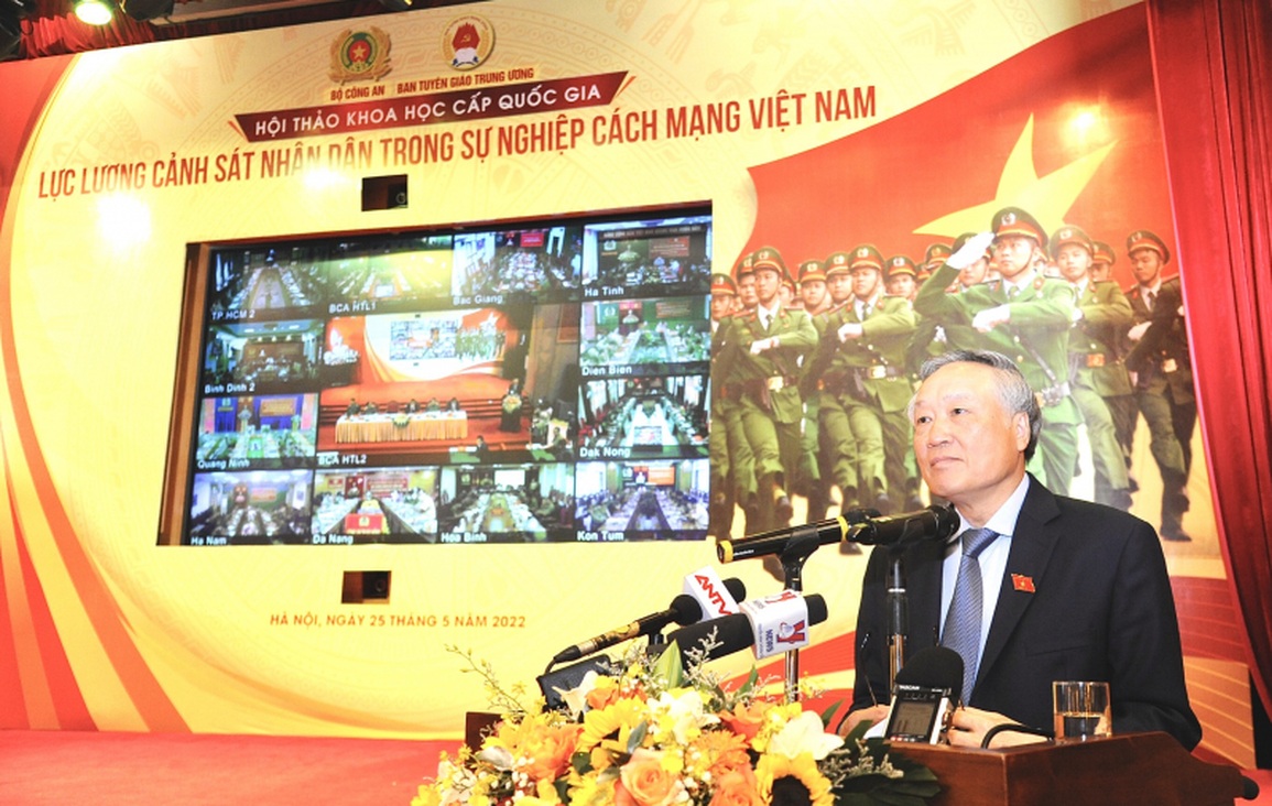 Cảnh sát nhân dân là lực lượng vũ trang trọng yếu, nòng cốt - 3 Cảnh sát nhân dân là lực lượng vũ trang trọng yếu, nòng cốt - 3