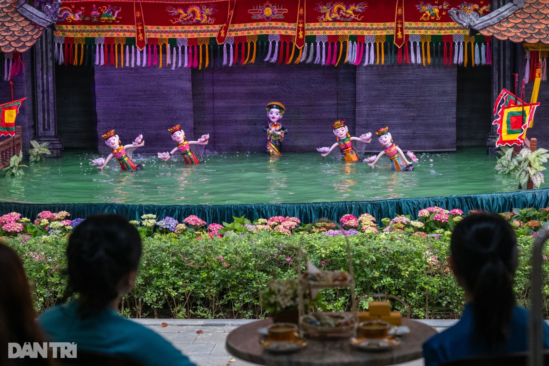 Phu nhân Ngô Phương Ly mời Phu nhân Thủ tướng Singapore xem múa rối nước - 7 Phu nhân Ngô Phương Ly mời Phu nhân Thủ tướng Singapore xem múa rối nước - 7
