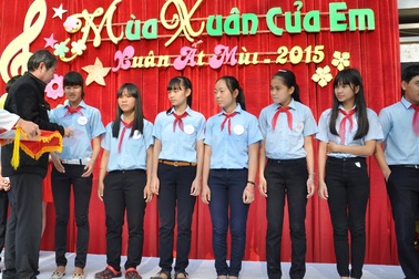 Trao học bổng Tết đến học trò nghèo vượt khó