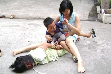 Trói "con dâu" vứt ra đường là phạm tội làm nhục người khác