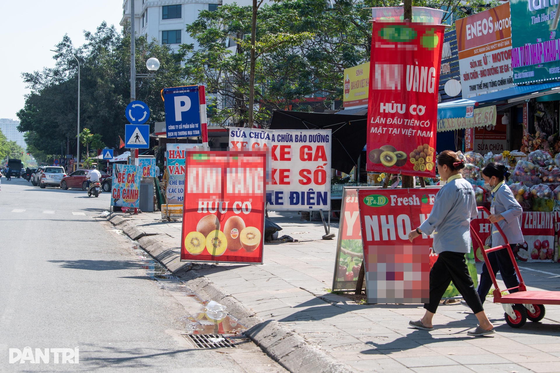 Ma trận bảng, biển quảng cáo gây mất mỹ quan đô thị Hà Nội - 1 Ma trận bảng, biển quảng cáo gây mất mỹ quan đô thị Hà Nội - 1