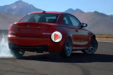 Xe BMW 1-Series M Coupé “drift” xuyên tường