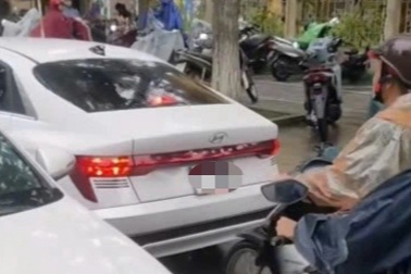 Nữ tài xế bị phạt 5 triệu đồng vì lái ô tô vào đường cấm đi ngược chiều