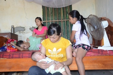 Lời khẩn cầu của người cha ung thư: "Mong các bác cho con có hộp sữa là mãn nguyện rồi!"