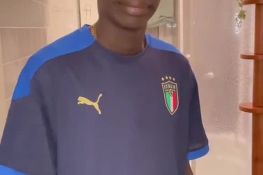 Anh công nhân thất nghiệp bất ngờ trở thành ngôi sao mạng xã hội