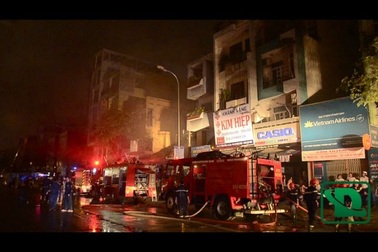 Cháy nhà trong hẻm, 2 mẹ con bị ngạt khói