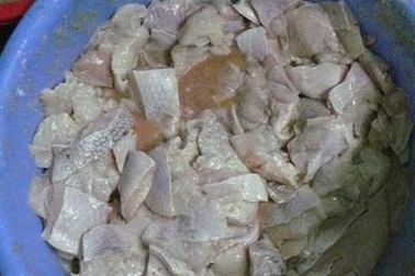 Ớn lạnh quy trình chế biến cơm bình dân từ thực phẩm bẩn