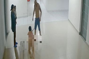 Khởi tố người cha hành hạ dã man con trai 10 tuổi